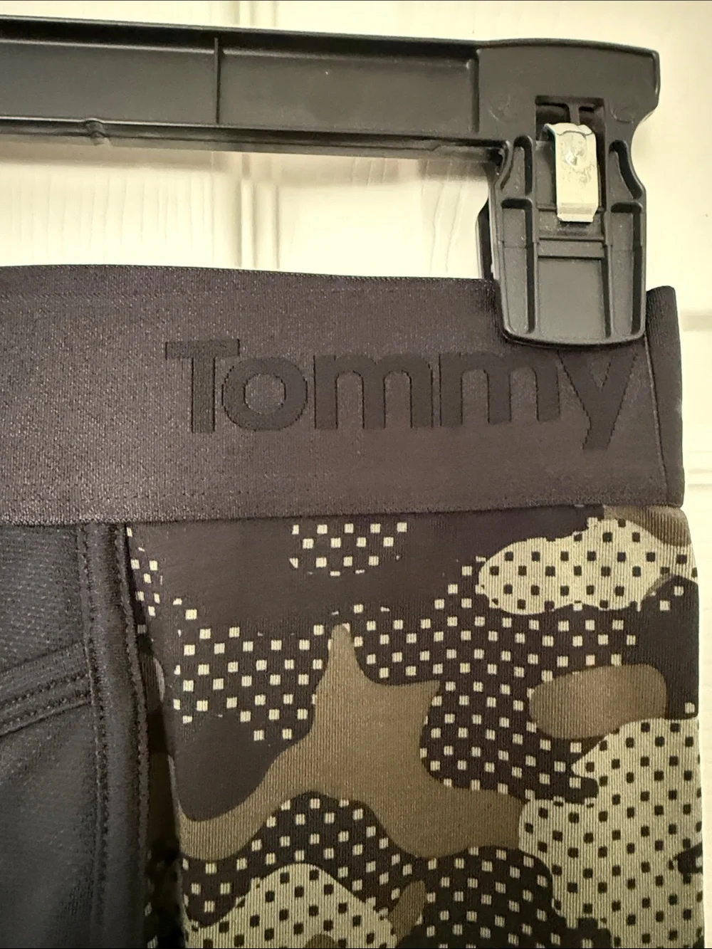 Tommy John men’s Olive Camo Athletic Leggings